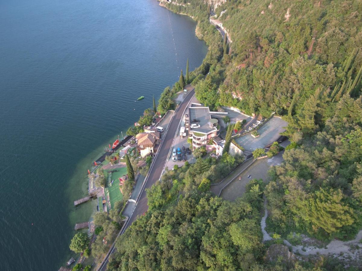 Surf Hotel Pier - Montagnoli Group Limone sul Garda Exterior photo